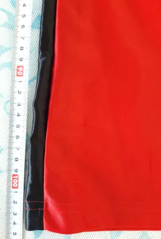 Pantalón deportivo Pull and Bear rojo y negro