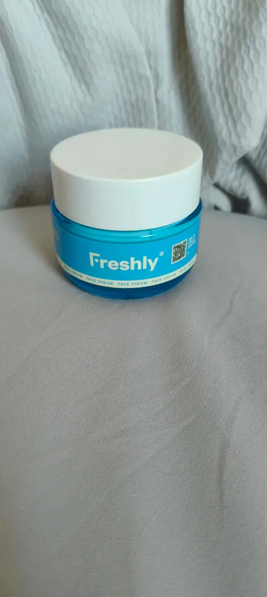 Freshly Hyaluronic PGA Water Bomb Crema Facial