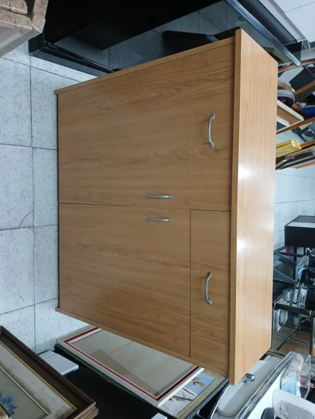 Armario de madera y metal