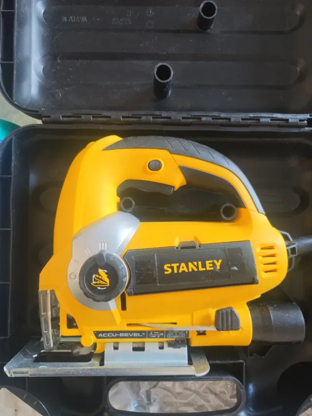 Sierra de calar Stanley 600W