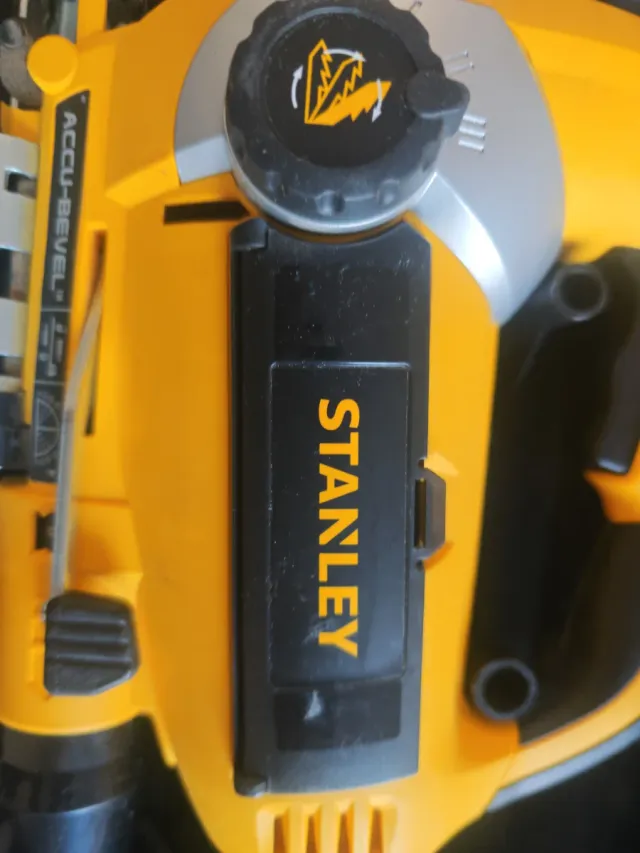 Sierra de calar Stanley 600W