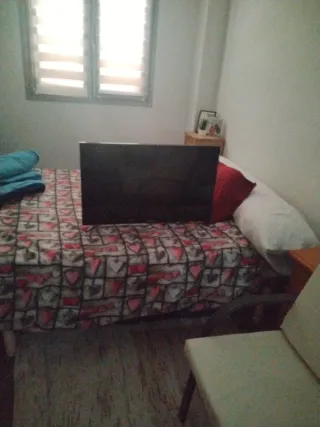 Televisión plana negra