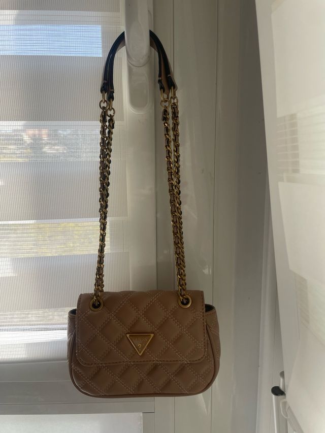 Bolso Guess pequeño acolchado