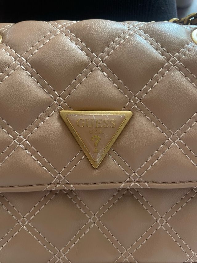 Bolso Guess pequeño acolchado