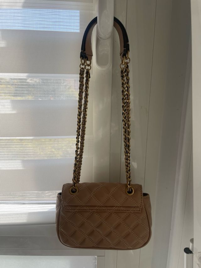 Bolso Guess pequeño acolchado