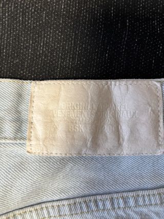 Vaqueros cortos desgastados