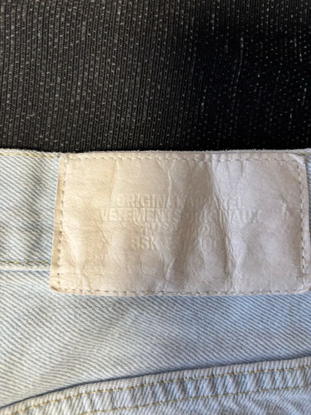 Vaqueros cortos desgastados