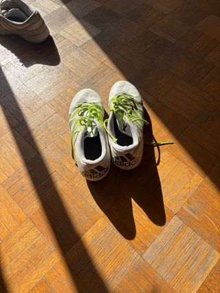 Scarpe da calcio Adidas verdi e bianche