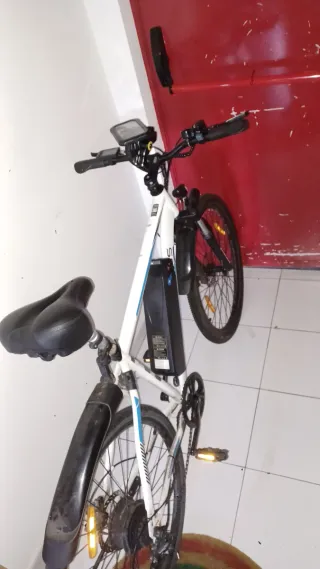 Bicicleta Eléctrica Blanca