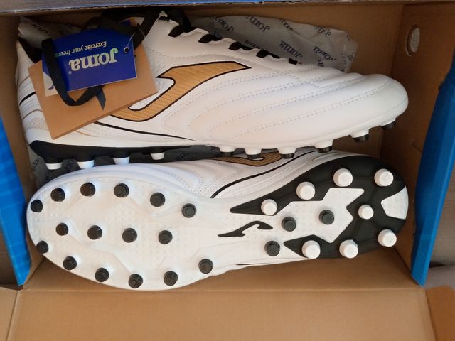 N 45 / Botas de fútbol nuevas Joma Águila
