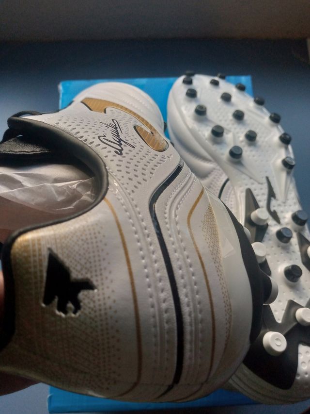 N 45 / Botas de fútbol nuevas Joma Águila