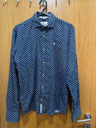 Camisa Yellow Skin estampada azul e branca