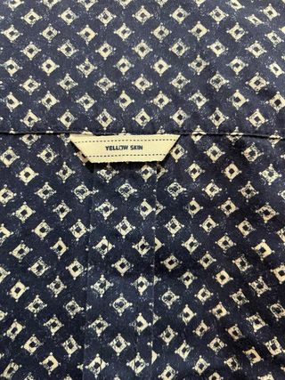 Camisa Yellow Skin estampada azul e branca