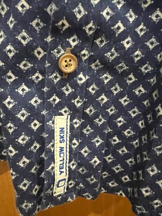 Camisa Yellow Skin estampada azul e branca