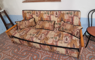 Sofá cama abatible con 3 cojines