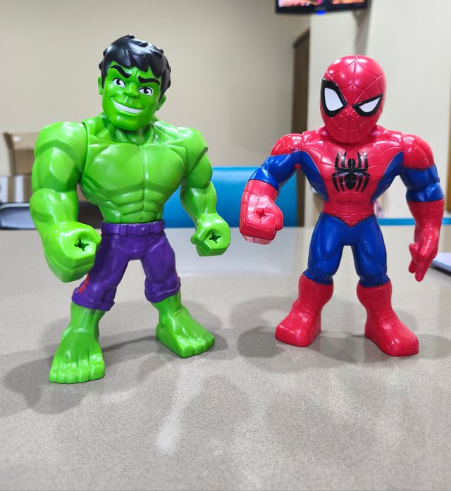 Figuras Spiderman y Hulk