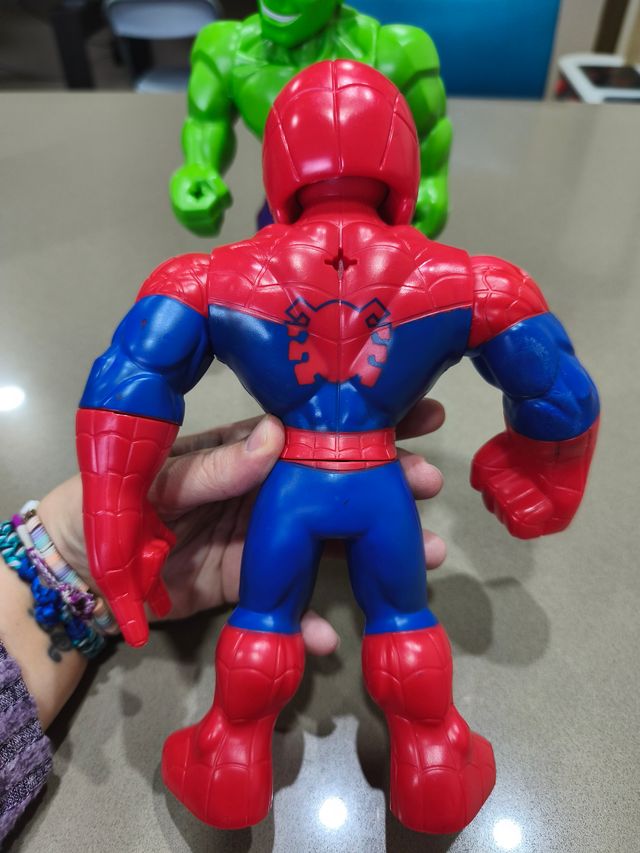 Figuras Spiderman y Hulk
