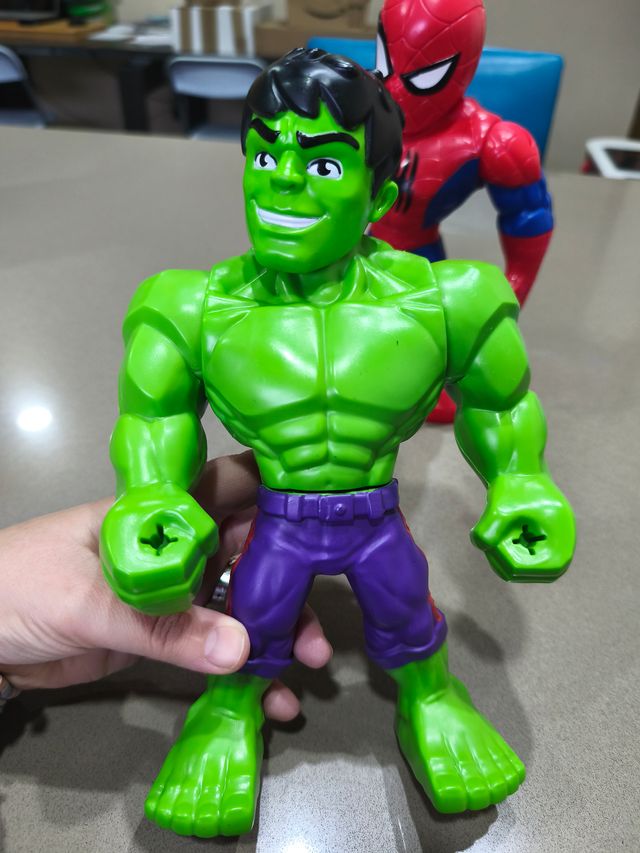 Figuras Spiderman y Hulk