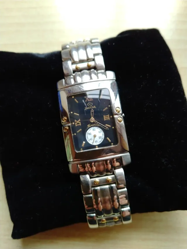 Reloj Jaguar con leves rasguños