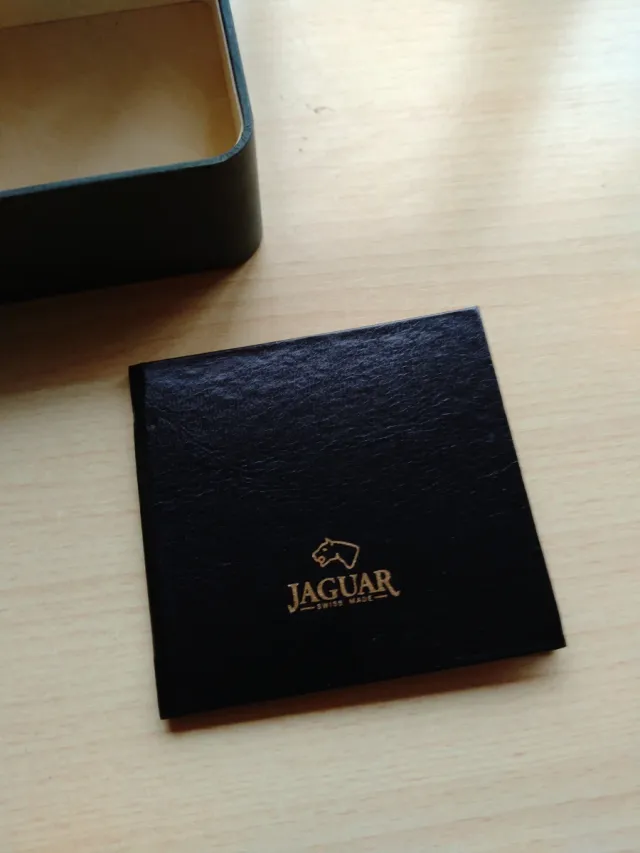 Reloj Jaguar con leves rasguños