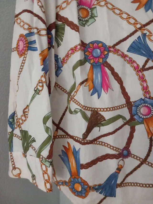 Camisa estampada cadenas y lazos