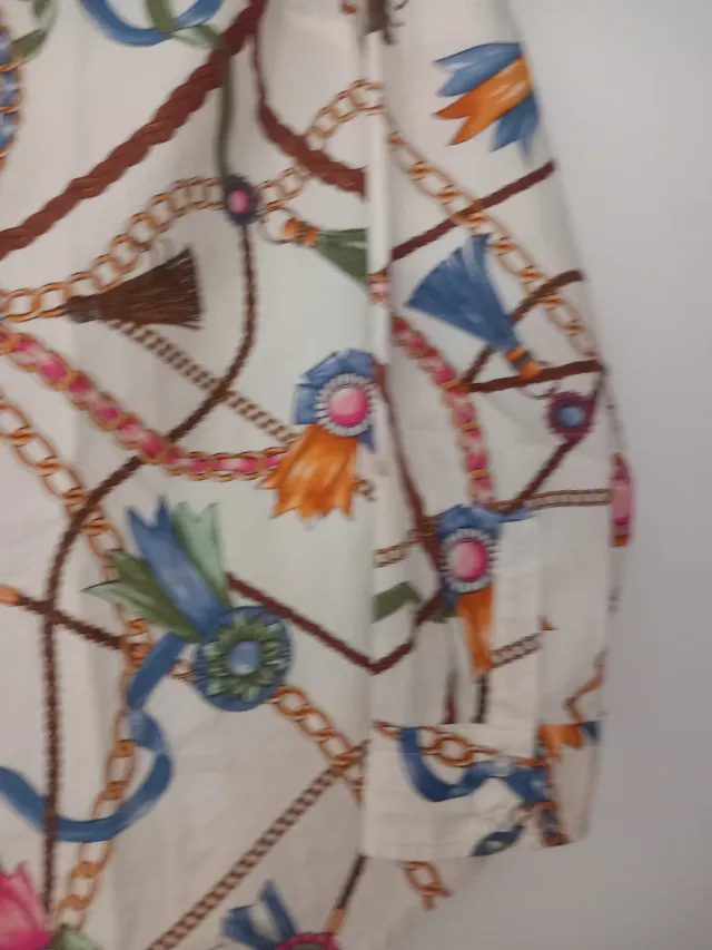 Camisa estampada cadenas y lazos