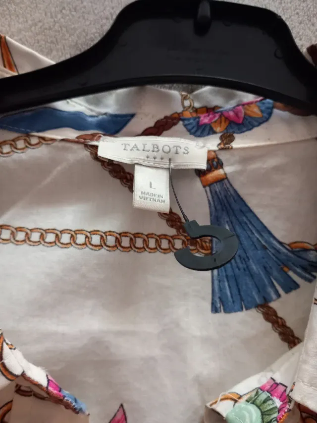 Camisa estampada cadenas y lazos