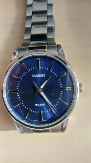 Reloj Casio Azul y Plateado