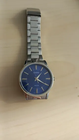 Reloj Casio Azul y Plateado