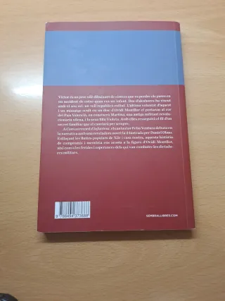 Com un record d'infantesa (Sembra Llibres) (Cat...