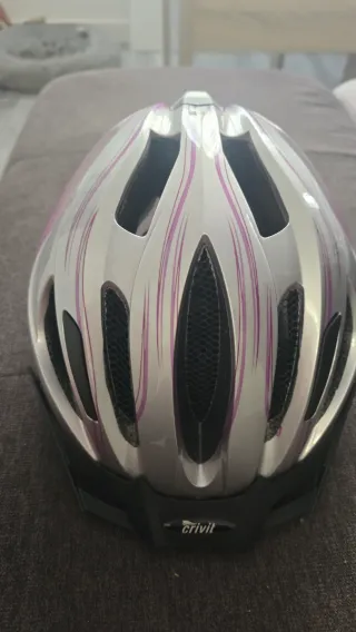 Casco de bici Crivit plateado con detalles morados