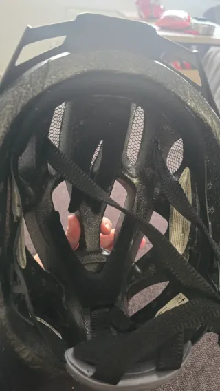 Casco de bici Crivit plateado con detalles morados