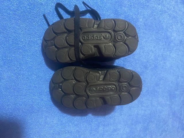 Sneakers bambina Adidas nere scritte gialle