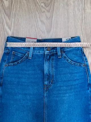 Falda midi vaquera Levi's