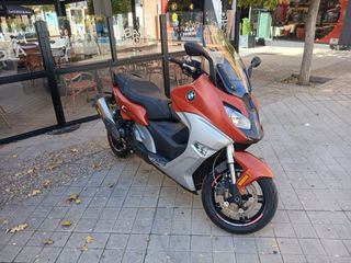 Moto BMW Naranja y Gris