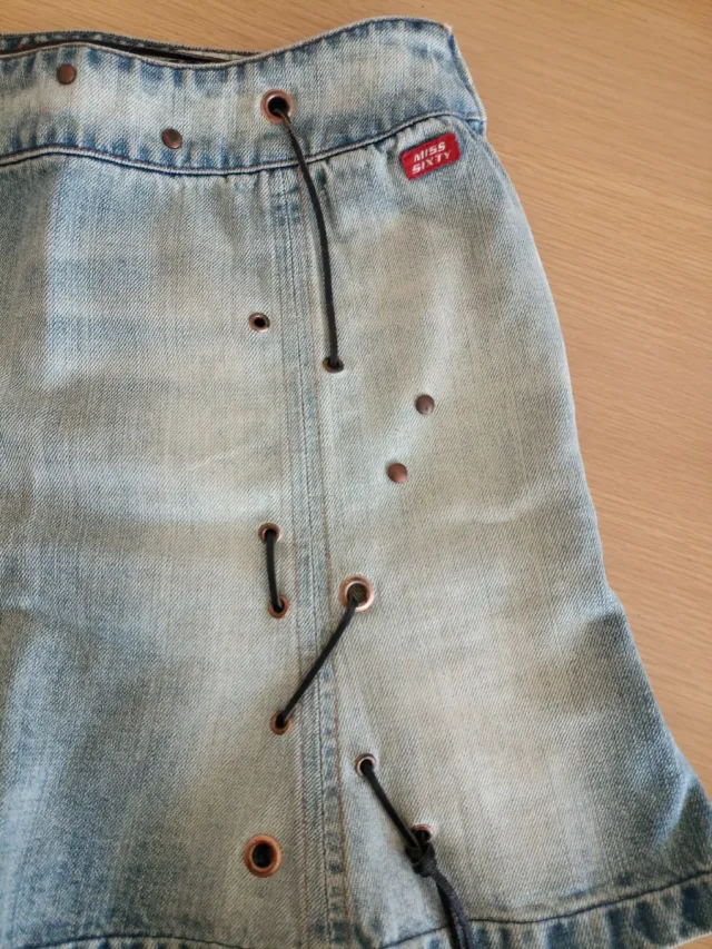 Mini falda vaquera Miss Sixty con cordones