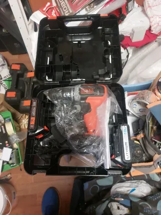 Taladro Black+Decker 18V con maletín
