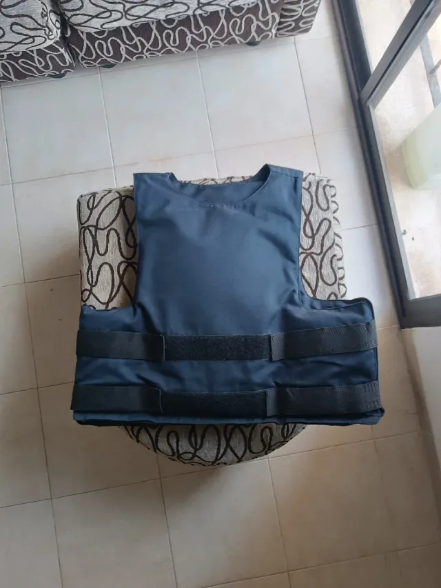 Chaleco  anti punzones/puñaladas, huevera incluida