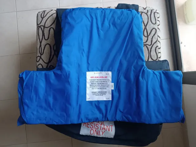 Chaleco  anti punzones/puñaladas, huevera incluida