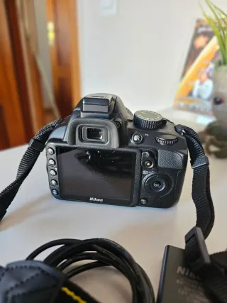 Cámara Nikon D3100 + Accesorios