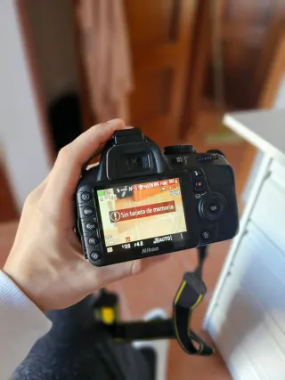 Cámara Nikon D3100 + Accesorios