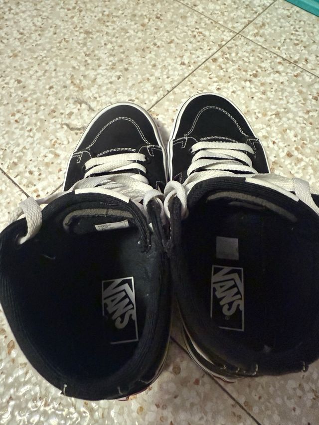 Zapatillas Vans Filmore Hi Negras y Blancas