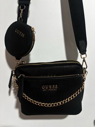Bolso Guess Negro con Cadena Dorada y Monedero