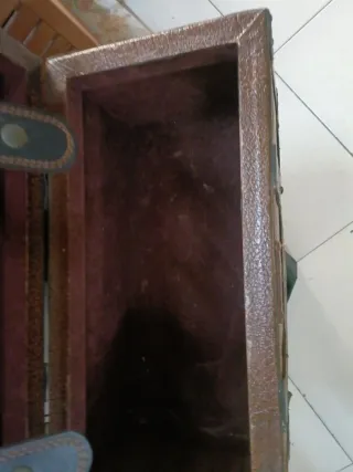 Baúl de piel y madera vintage