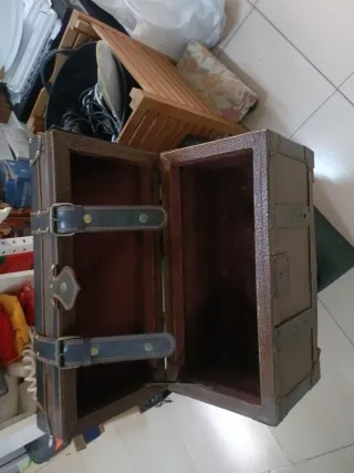 Baúl de piel y madera vintage