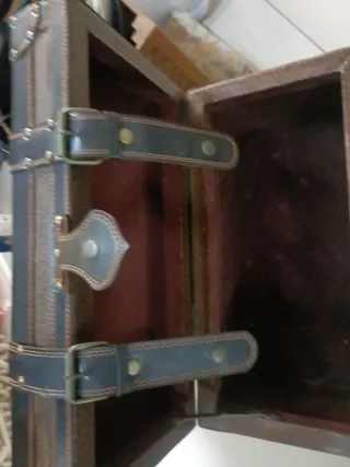 Baúl de piel y madera vintage