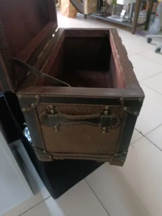 Baúl de piel y madera vintage