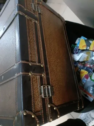 Baúl de piel y madera vintage