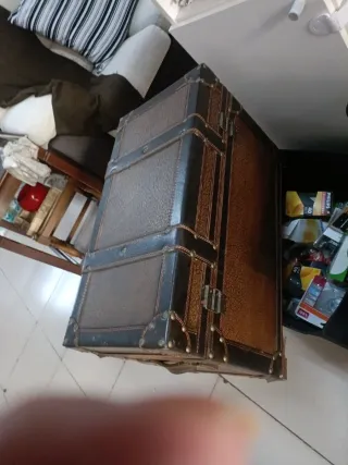 Baúl de piel y madera vintage