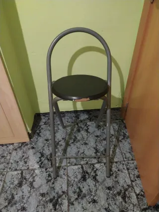 Banqueta / taburete plegable gris y negra